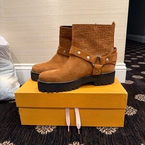 Longchamp Runway Logo Harness Suede Moto Boots Size EU39 in Camel